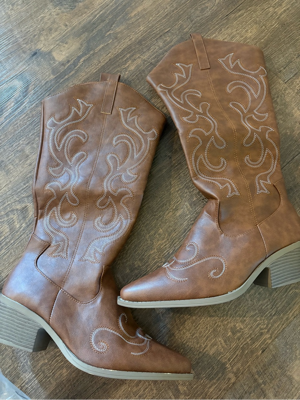 Women's cowgirl boots with heel